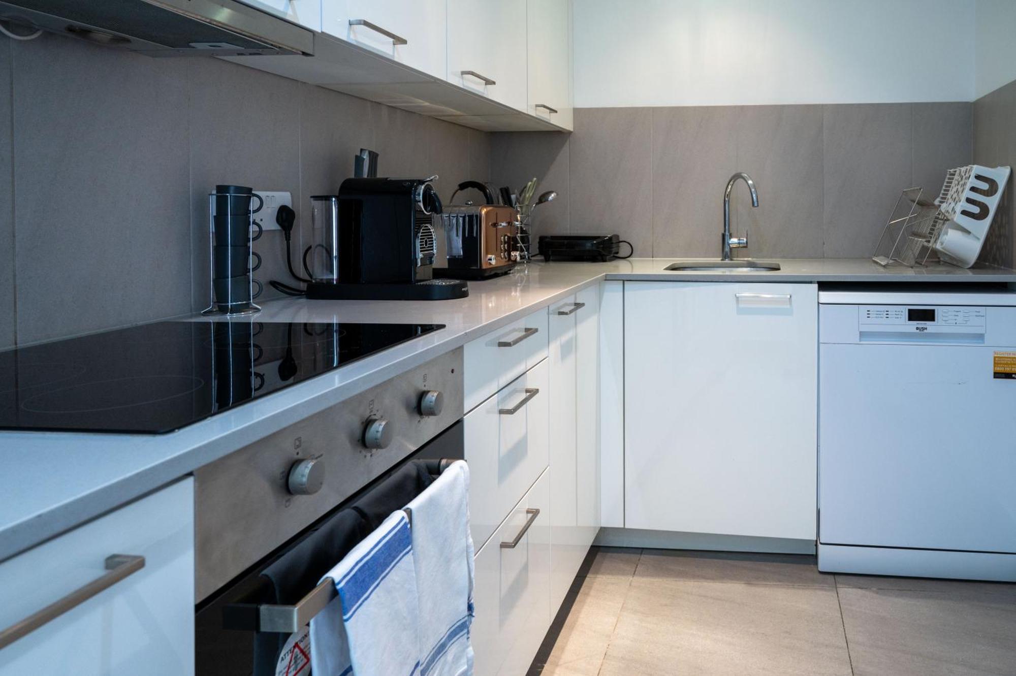 Modern 3 Beds 2 Baths Abbey Rd - St John'S Wood Appartement Londen Buitenkant foto